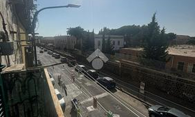 3 Locali A Portici...