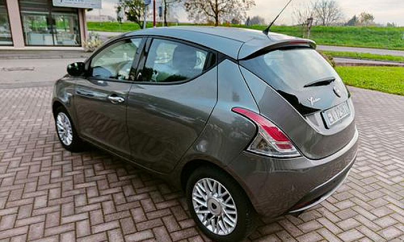 Lancia Ypsilon 1.2 G...