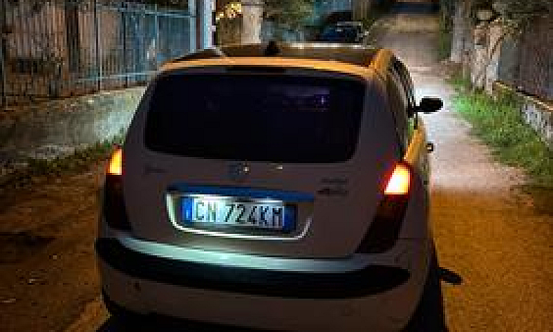 Lancia Y...