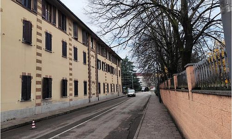 Due Locali A Baranza...