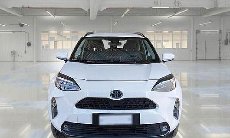 Toyota Yaris Cross E...