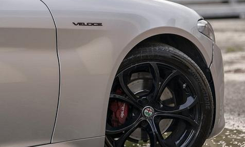 Alfa Romeo Giulia (2...
