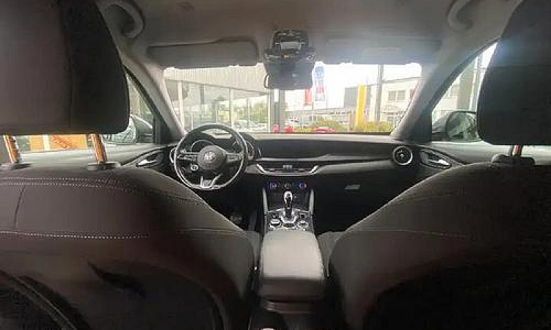 Alfa Romeo Stelvio 2...