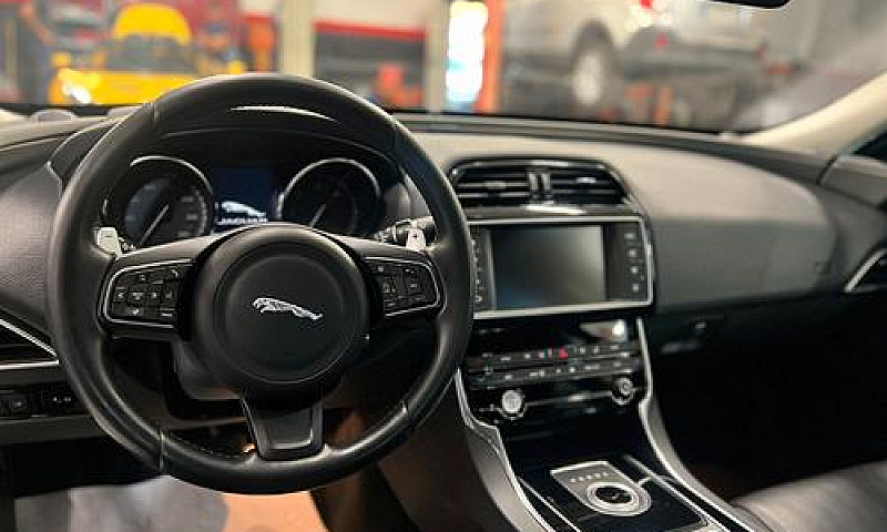 Jaguar Xe 2018...