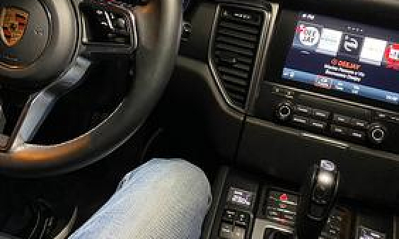 Porsche Macan...