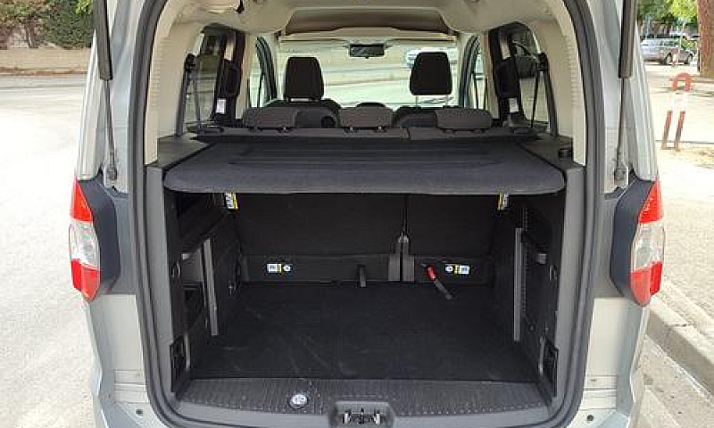Ford Tourneo Courier...