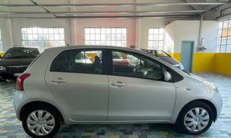 Toyota Yaris 1.3 5 P...