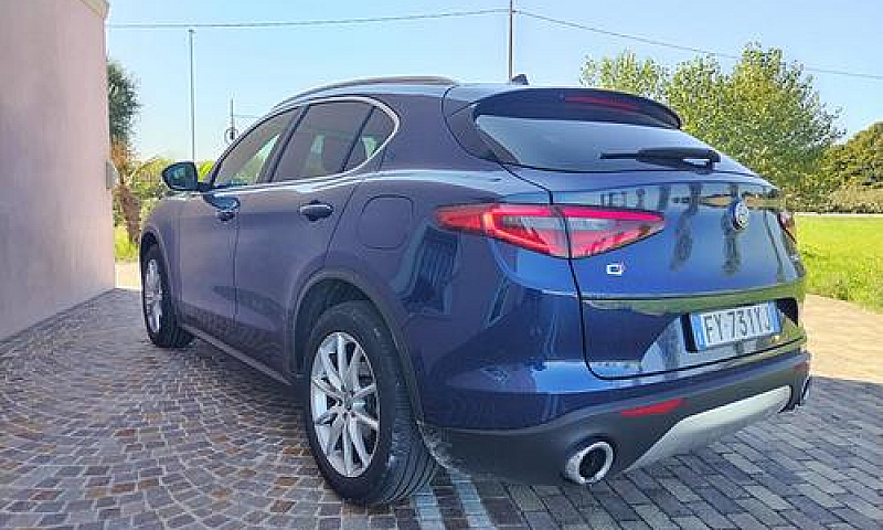 Alfa Romeo Stelvio 2...