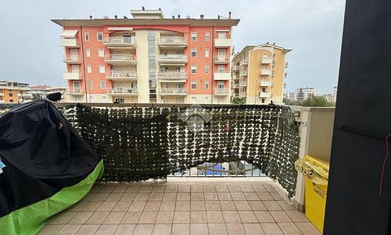 3 Locali A Alba Adri...