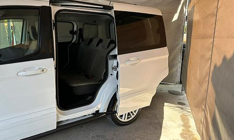 Ford Tourneo Courier...