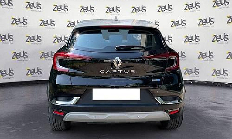 Renault Captur Plug-...