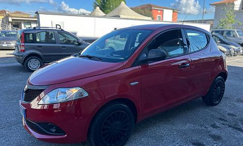 Lancia Ypsilon 1.2 6...