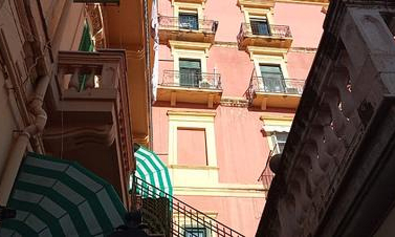 Salerno Centro. Adia...