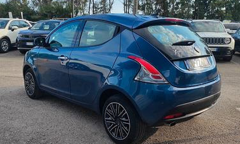 Lancia Ypsilon 1.0 B...
