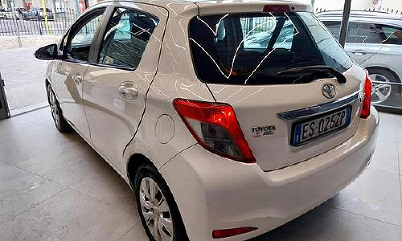 Toyota Yaris 1.0 5 P...