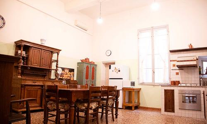Grande Casa Di Famig...