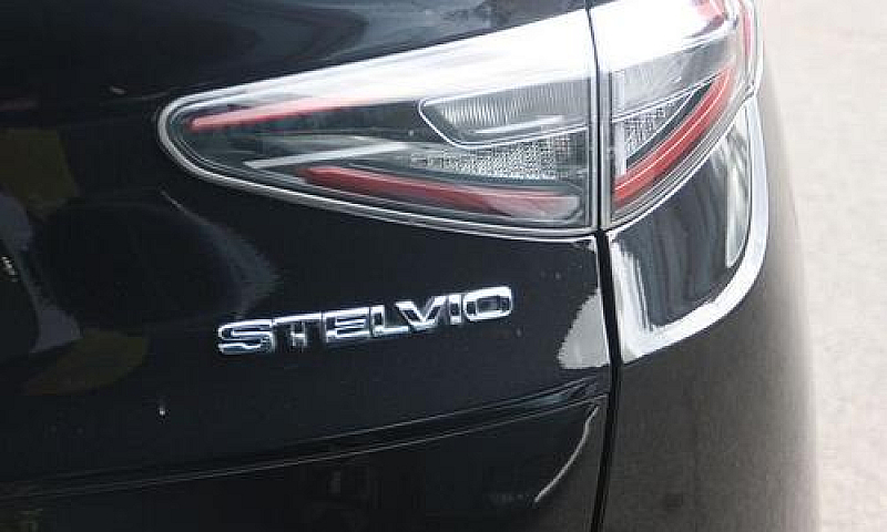 Alfa Romeo Stelvio 2...