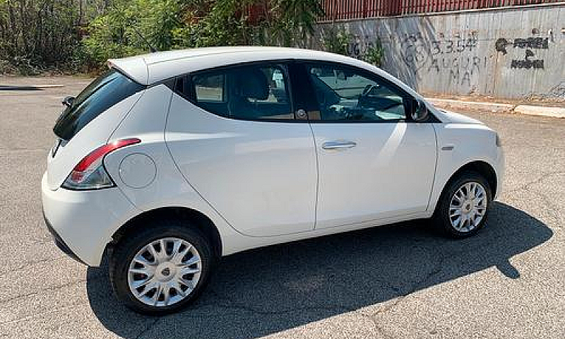 Lancia Ypsilon 0.9 T...