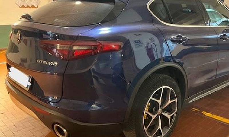 Alfa Romeo Stelvio 2...