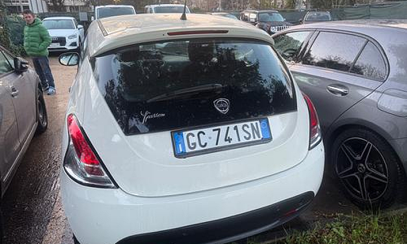 Lancia Ypsilon 1.2 6...