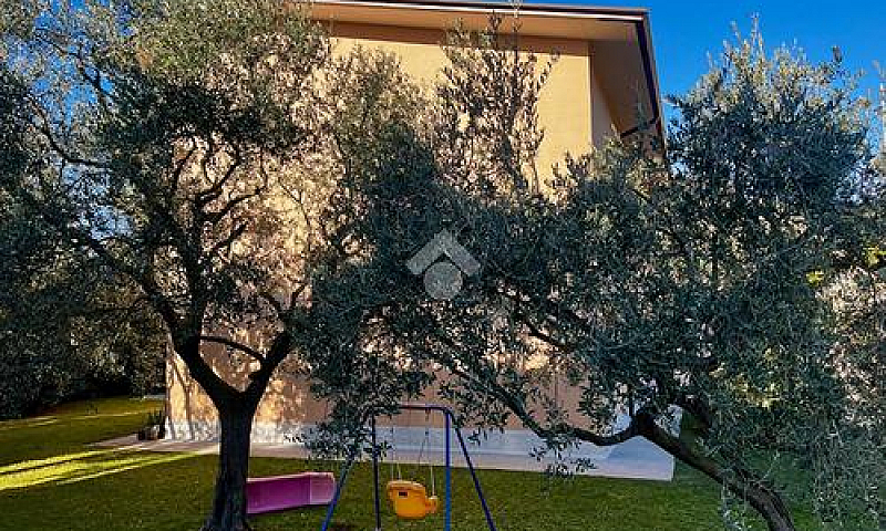 3 Locali A Bardolino...