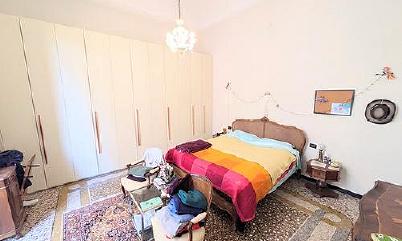 Appartamento A Genov...