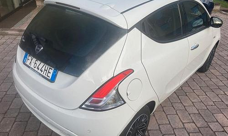 Lancia Ypsilon 1.2 6...