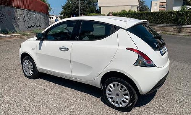 Lancia Ypsilon 0.9 T...