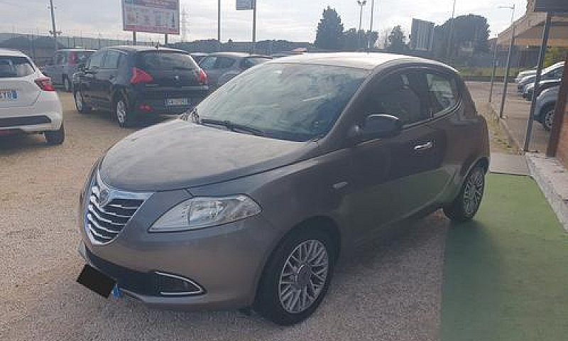 Lancia Ypsilon 1.3 M...