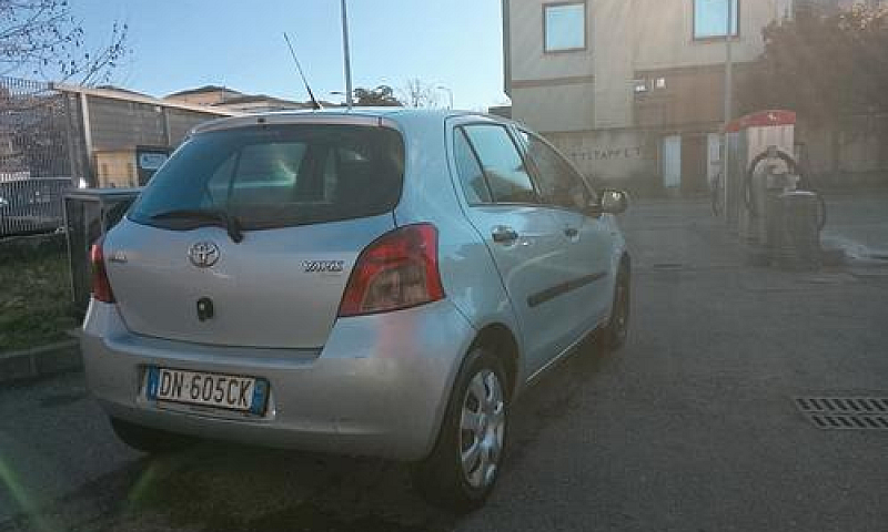 Toyota Yaris ...