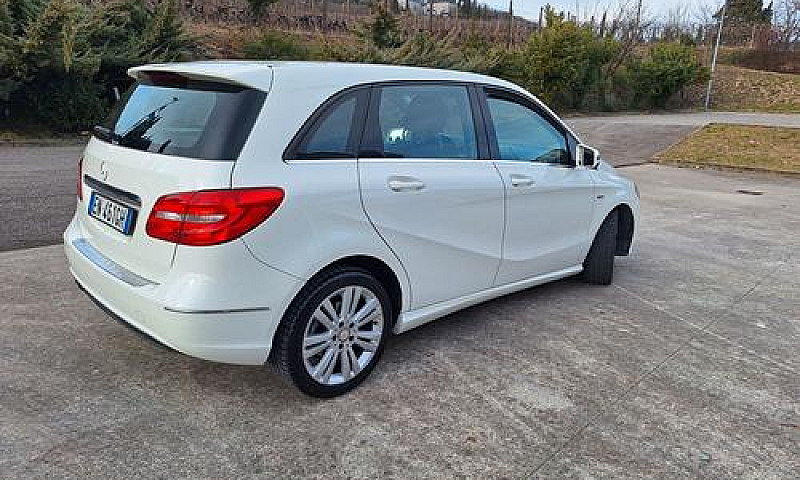 Mercedes-Benz B 180 ...