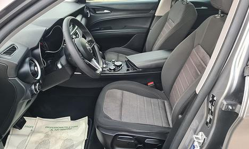 Alfa Romeo Stelvio 2...