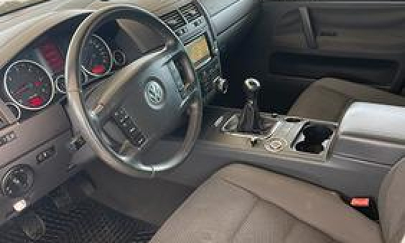 Volkswagen Touareg 2...