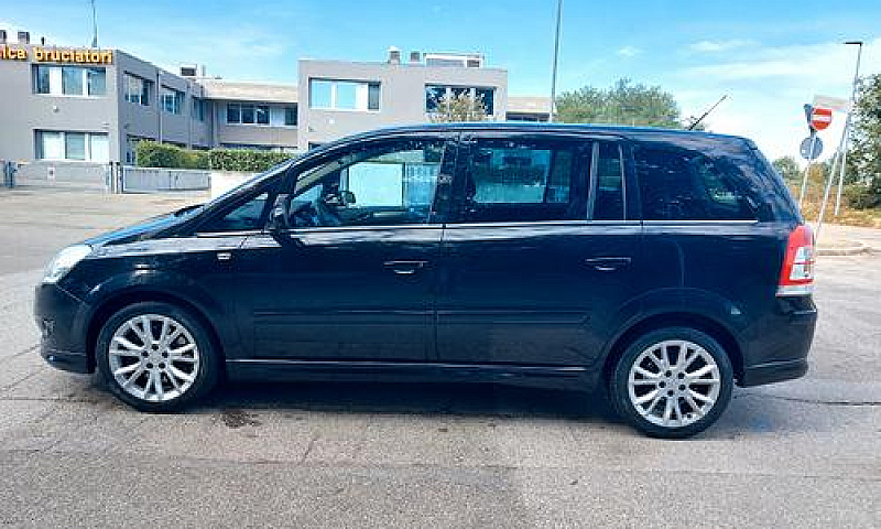 Opel Zafira - 2009...