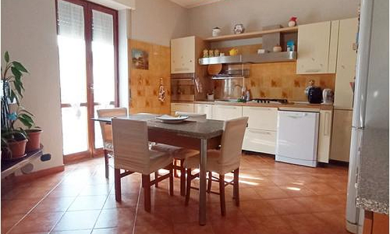 Porzione Di Villa Bi...