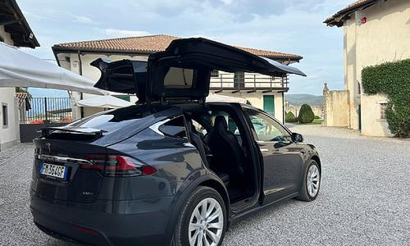 Tesla Model X - 2017...