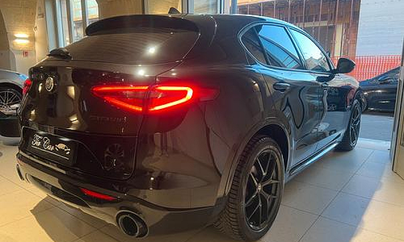 Alfa Romeo Stelvio V...