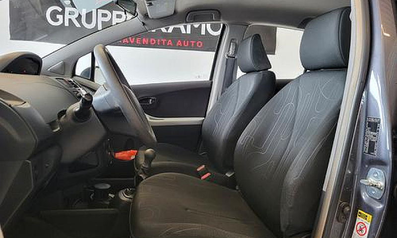 Toyota Yaris 1.0 5 P...