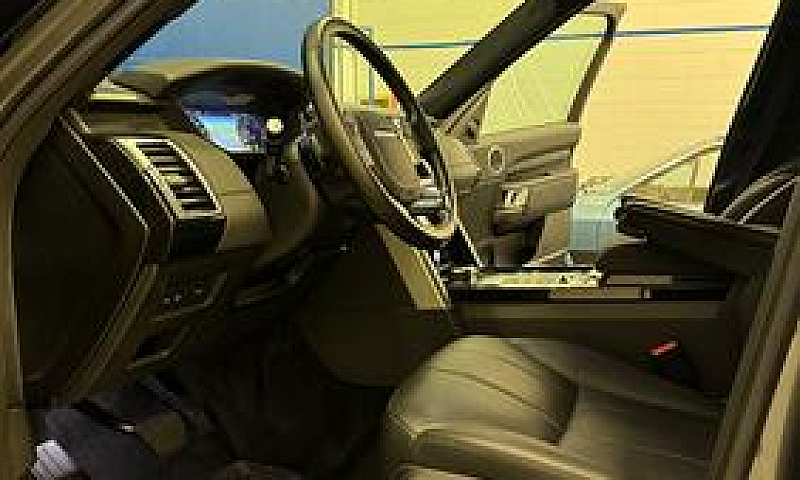 Land Rover Discovery...