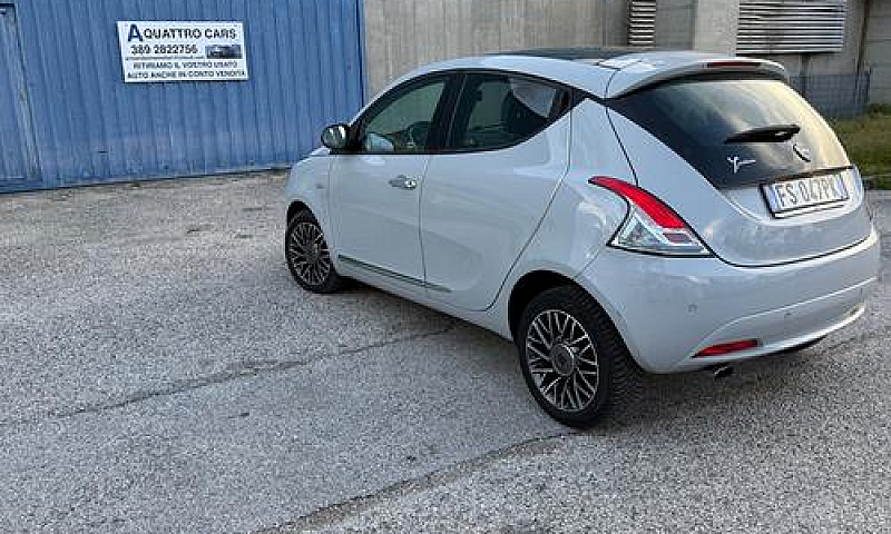Lancia Ypsilon 1.3 M...