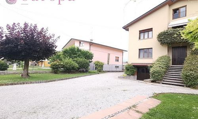 Porzione Di Bifamili...