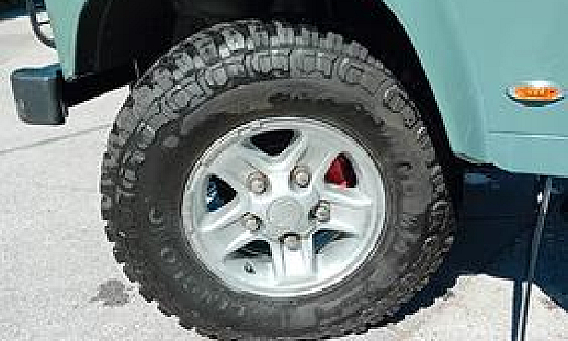 Land Rover Defender ...