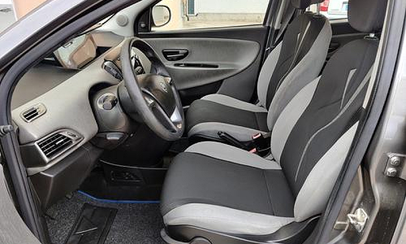 Lancia Ypsilon 1.2 B...