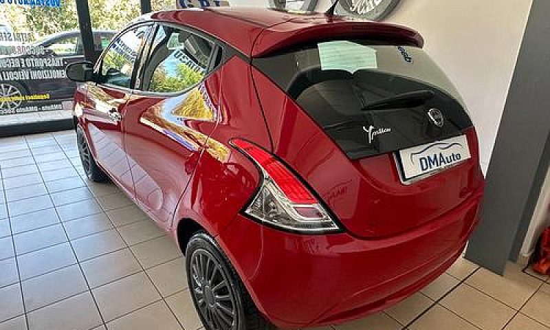 Lancia Ypsilon 1.2 6...