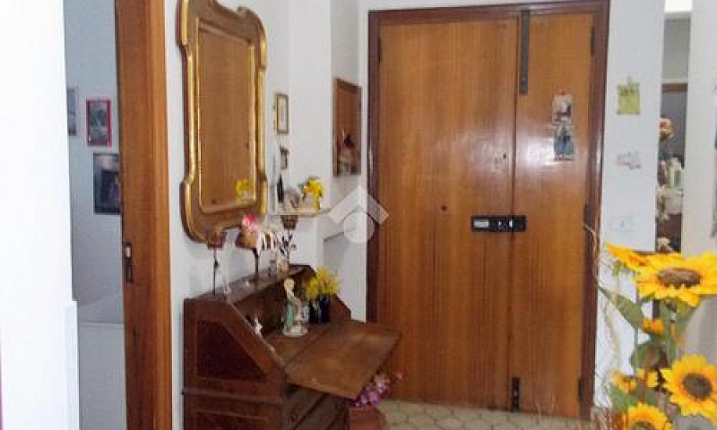 4 Locali A Castrolib...