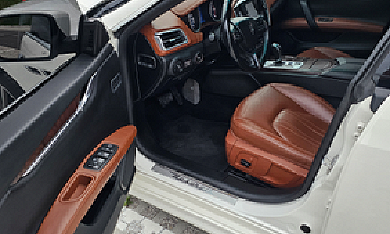 Maserati Ghibli...