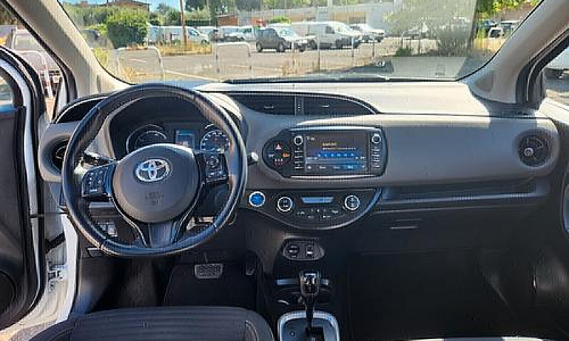 Toyota Yaris 1.5 Hyb...