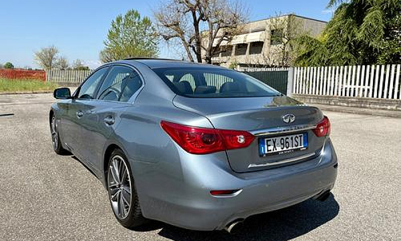 Infiniti Q50 S Hybri...