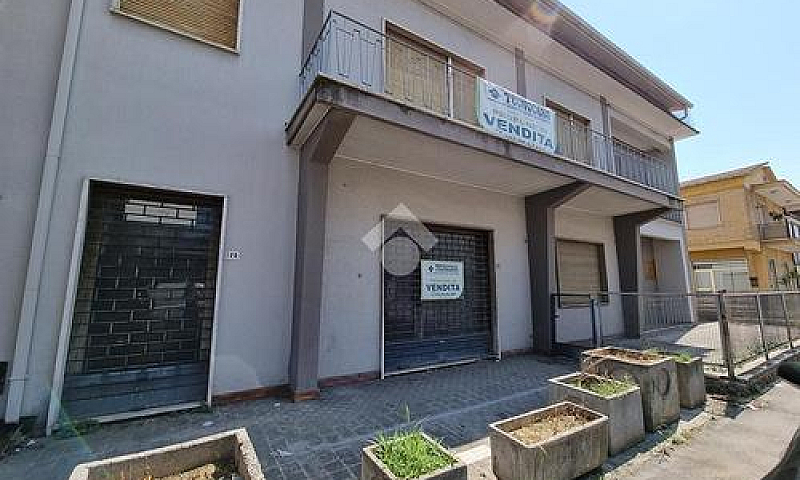 Palazzina A Castella...