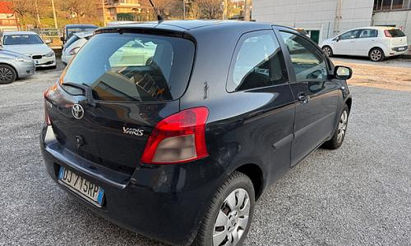 Toyota Yaris 1.000 B...